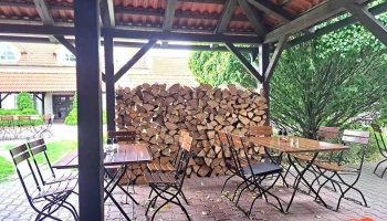 Bechnerův statek restaurace - Masarykovo Nám. 18