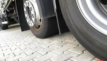 Jan Langr - mobilní nákladní pneuservis - Sýkorova 223