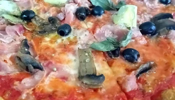 Pizza Caserta - Hřbitovní 204