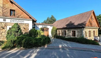 Restaurace & Penzion Ve Století - Husovo Nám. 11