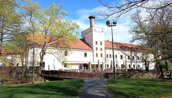 Zámecký park Dolní Počernice - Nár. Hrdinů 40