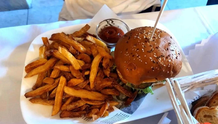 America Pod Vezi Hamburger - Komenského Nám. 61