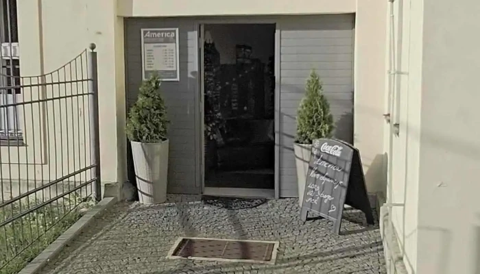 America Pod Vezi Videa - Komenského Nám. 61
