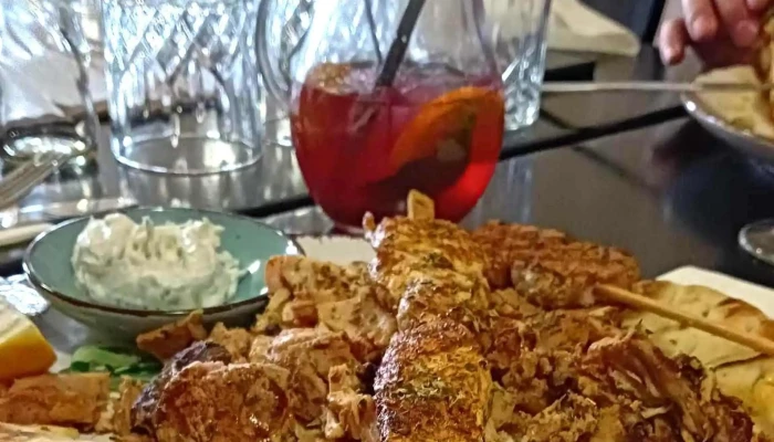 Athina -    Recka Restaurace Decin Instagram - Dlouhá Jízda