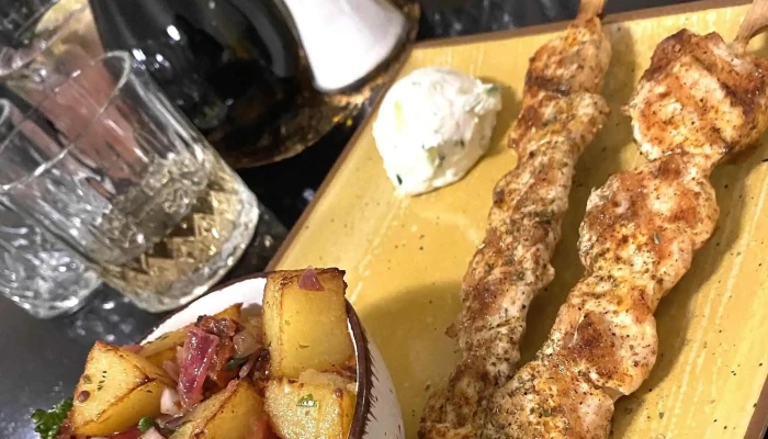 Athina -    Recka Restaurace Decin Videa - Dlouhá Jízda