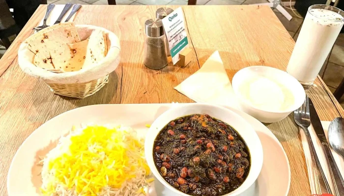 Aubergine Persian Restaurant -  Ghormeh Sabzi - Karlín