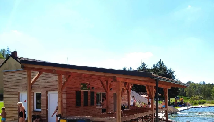 Bar A Restaurace V Prirodnim Koupalisti Divisov Blizko Mě - Czech Republic