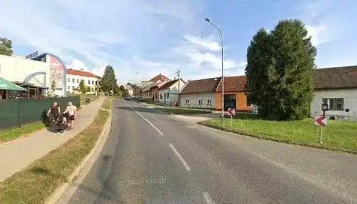 Bar U Nas Street View A 360deg - Lány 1187