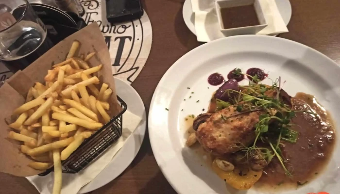 Bartolomejka Restaurace Hranolky - Politických Vězňů 880