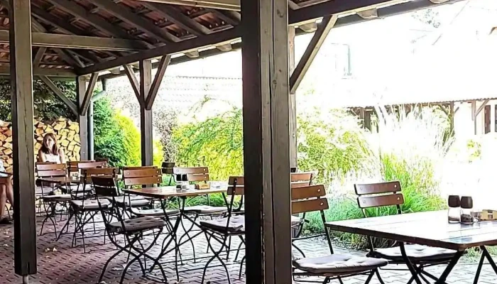 Bechneruv Statek Restaurace Videa - Masarykovo Nám. 18