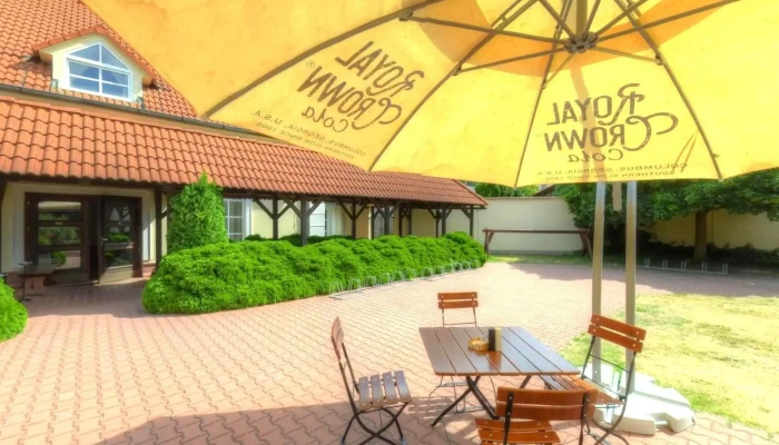 Bechneruv Statek Restaurace Vzhled A Atmosfera - Masarykovo Nám. 18