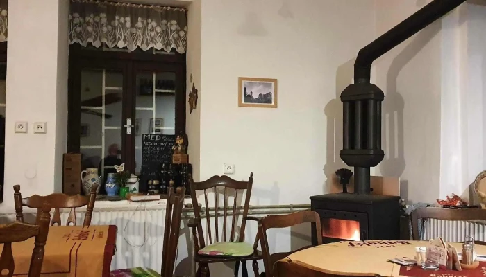 Bily Dum Kovarska Adresa - Tovární 147