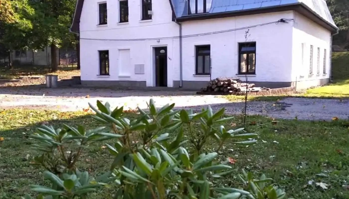 Bily Dum Kovarska Od Vlastnika - Tovární 147