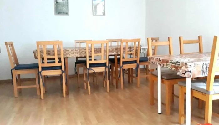 Bily Dum Kovarska Vzhled A Atmosfera - Tovární 147