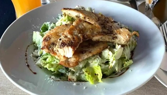 Biograf -  Salat Caesar - Nám. Přemyslovců 40/6