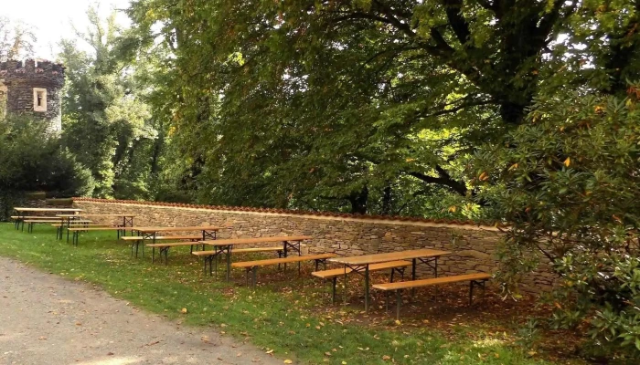 Bistro -    Zamek Zleby Oteviraci Doba - Zámecká 1