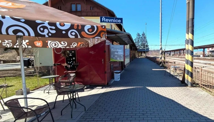 Bistro Cafe Nadrazi Revnice Kavarna - Pod Lipami