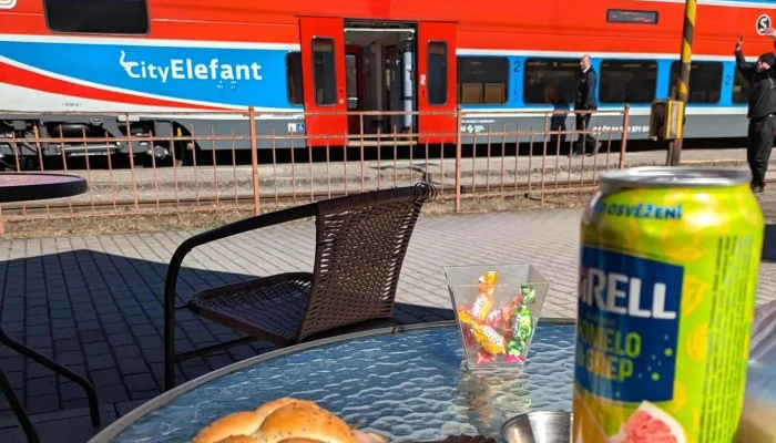 Bistro Cafe Nadrazi Revnice Recenze - Pod Lipami