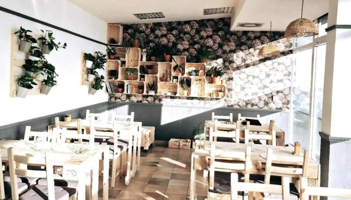 Bistro Cafe Z Palet -  Vzhled A Atmosfera - Karlov 2098