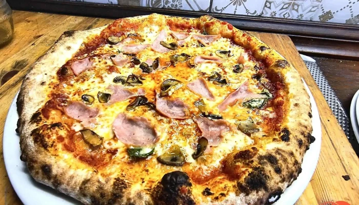 Bistro Guzzi -  Jidlo A Piti - Čechova 876