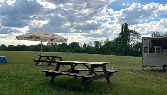 Bistro Jinak -  Videa - U Geofyzikálního Ústavu 252/43