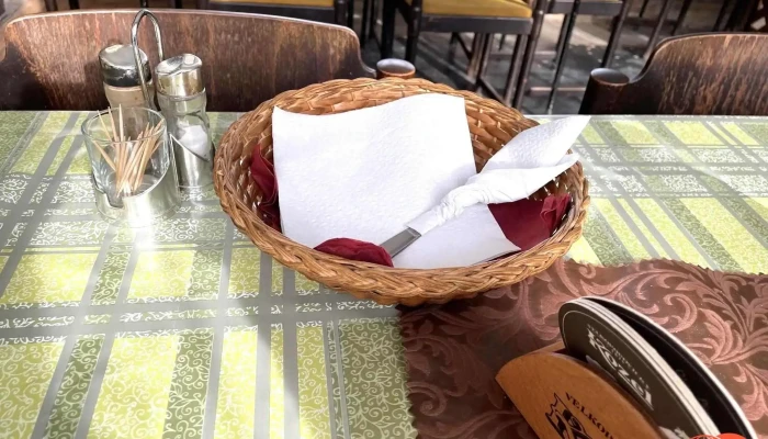 Bistro Lokalka Jidlo A Piti - Nádražní 219