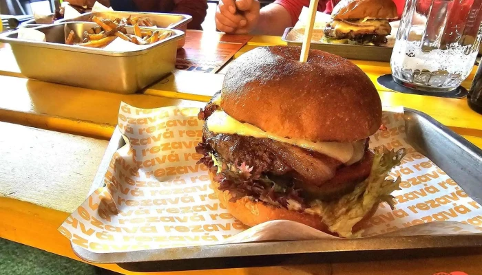 Bistro Rezava Hamburger - Dlouhá 211/10