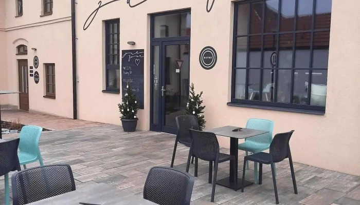 Bistro Statek Libeznice Vzhled A Atmosfera - Družstevní 32