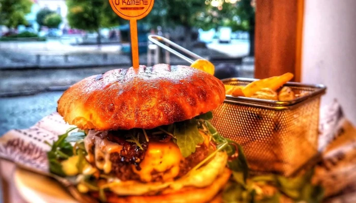 Bistro U Kamene -  Jidlo A Piti - Mírové Nám. 44