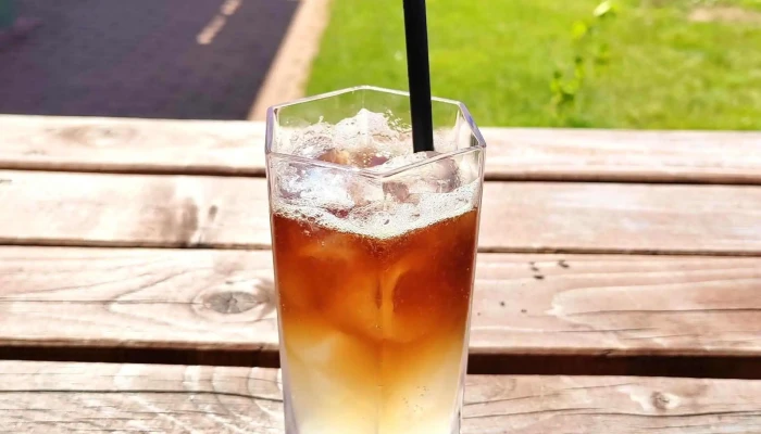 Bistro Zahradka Na Tenisu Jidlo A Piti - Hořelické Nám. 1130