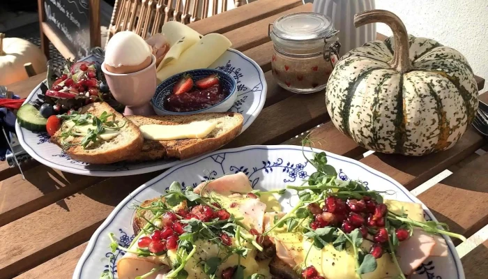 Bistroteka Zdibska Kavarna - Náměstí M. J. Husa 20