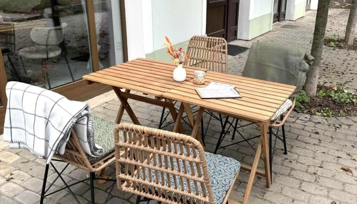 Bistroteka Zdibska Vse - Náměstí M. J. Husa 20