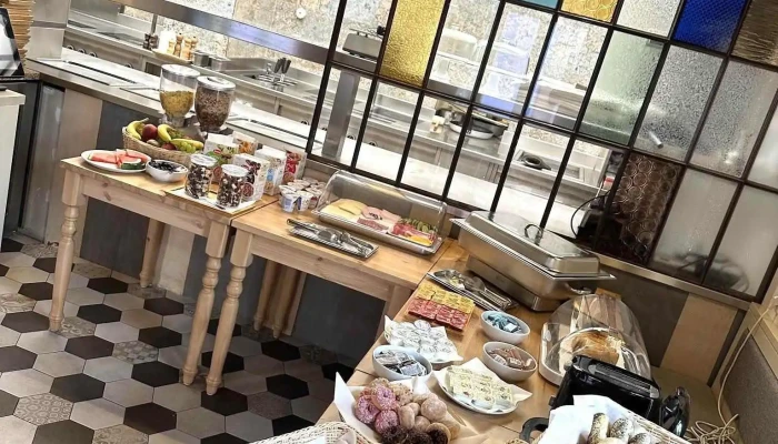 Boutique Hotel Corso -  Jidlo A Piti - Nám. Krále Jiřího Z Poděbrad 2