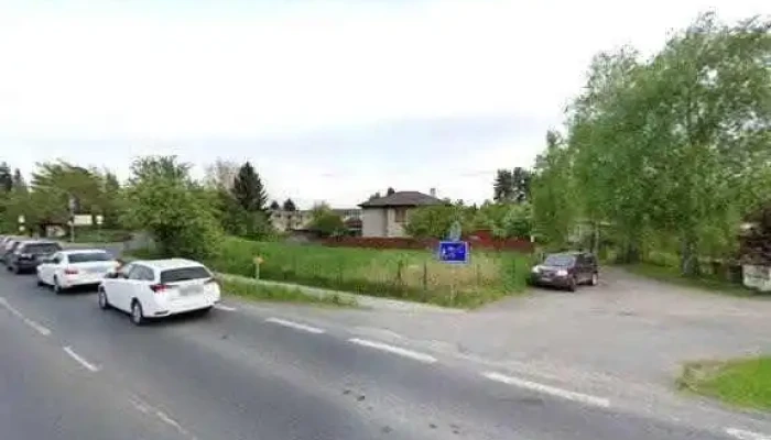 Bravo Bistro -  Street View A 360deg - Pražská 411
