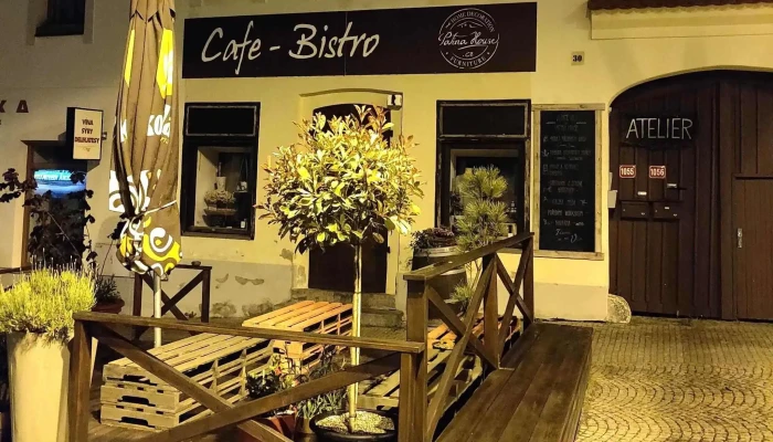 Cafe Bistro Patina House   Barevny Svet   Domov Kridovych Barev Oteviraci Doba - Náměstí F. X. Svobody 1055