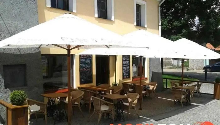 Cafe Creperie Strakaty Kralik Vzhled A Atmosfera - Na Ostrově 214