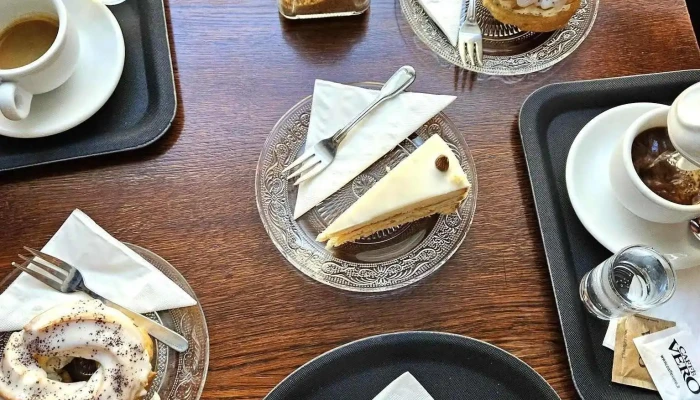 Cafe Republika Kavarna   Cukrarna Cappuccino - Nám. Dr. E. Beneše 39/15