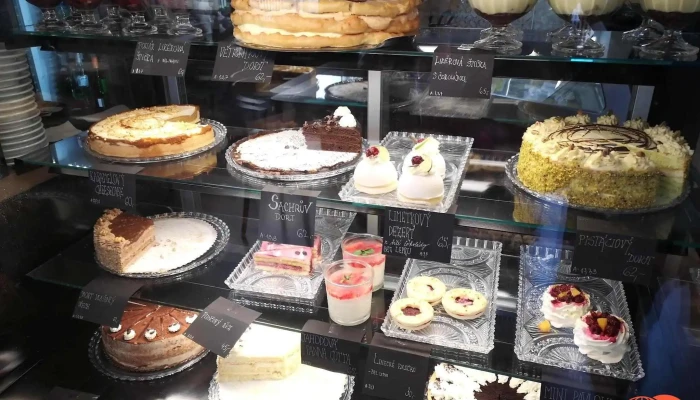 Cafe Republika Kavarna   Cukrarna Vzhled A Atmosfera - Nám. Dr. E. Beneše 39/15