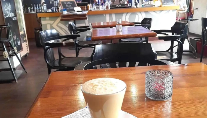 Cafe Society Jidlo A Piti - Kostelní 41
