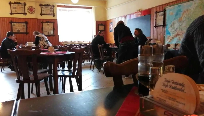 Ceska Koruna Vzhled A Atmosfera - Komenského 17