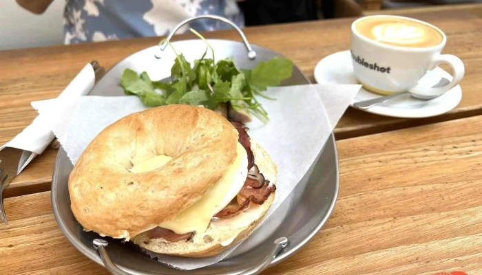 Charlies Coffee Garden Bagel - Malé Valy 1705/21