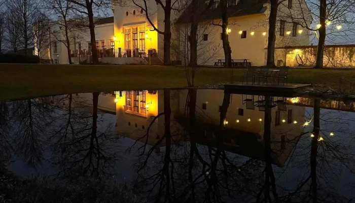 Chateau Trnova Od Hostu - Trnová