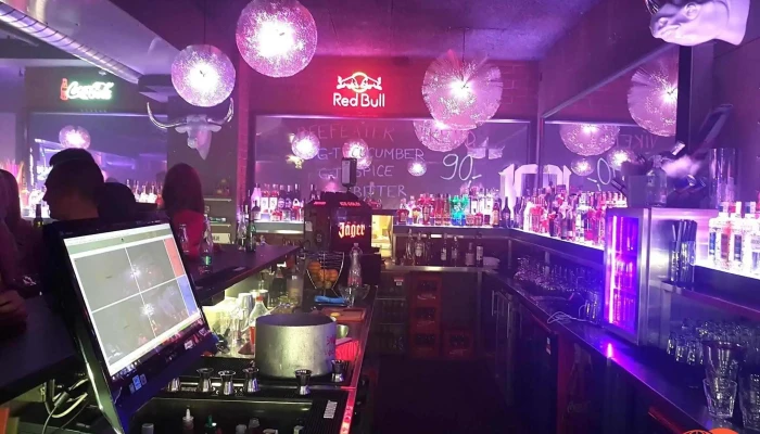Cityclub Restaurant Coctail Bar Bowling Vzhled A Atmosfera - Meziříčská 1710 Rožnov Pod Radhoštěm