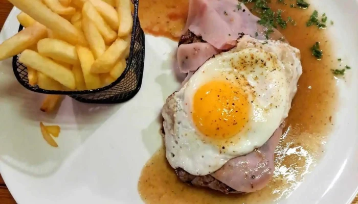 Country Saloon -  Jidlo A Piti - Praha 10 - Dolní Měcholupy-praha-dolní Měcholupy
