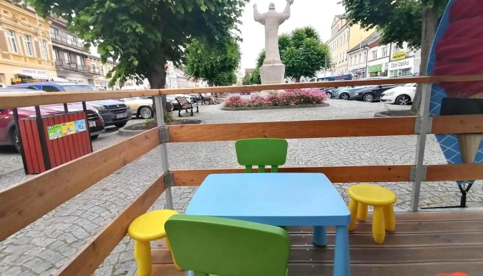 Cukrarna Ctyrlistek Vzhled A Atmosfera - Husovo Nám. 242