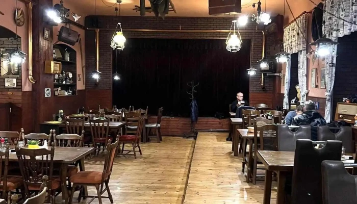 Divadelni Restaurace Benar Vse - Rooseveltova 279