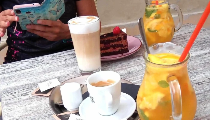 Em Kafe Instagram - Dlouhá 202/26