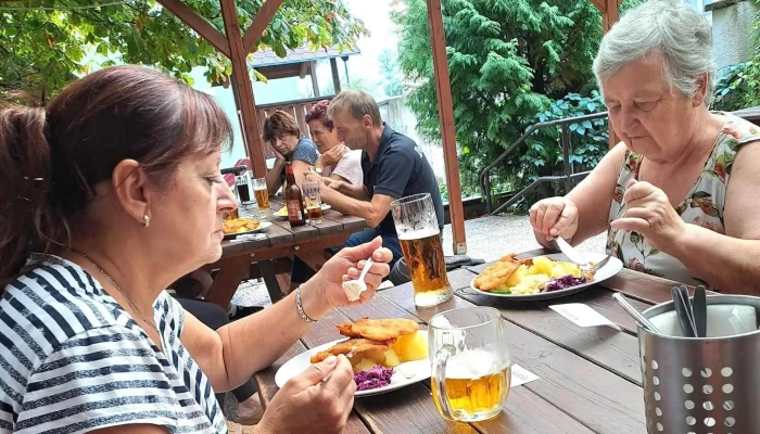 F Club   Restaurace Recenze - 3, Školní 545