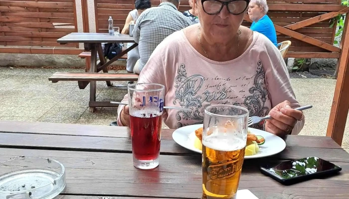 F Club   Restaurace Slevy - 3, Školní 545