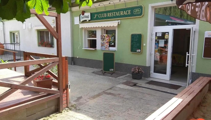 F Club   Restaurace Vse - 3, Školní 545
